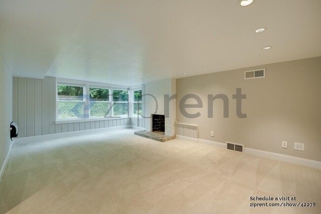 Building Photo - 4522 NE 54th St