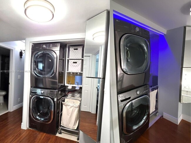 Building Photo - 3282 N Pine Island Rd