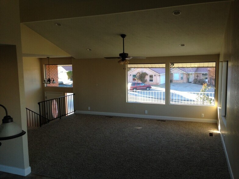 Building Photo - 910 E Fort Pierce Dr