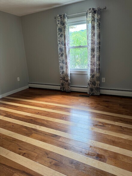 Building Photo - 15 Pentland Hills Dr