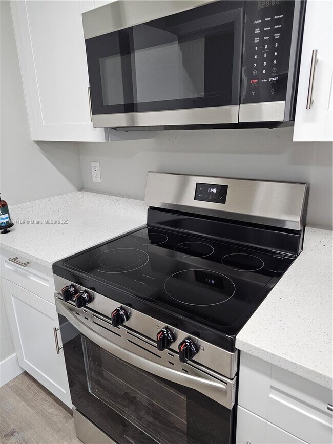 Building Photo - 2880 N Oakland Forest Dr