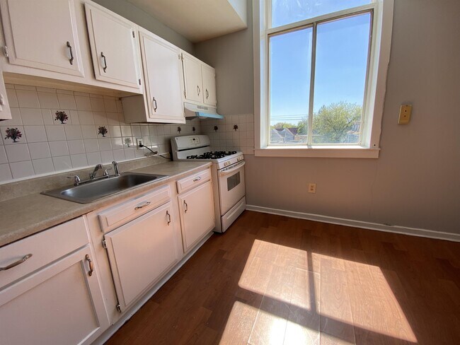 Building Photo - 4406 Camden Ave
