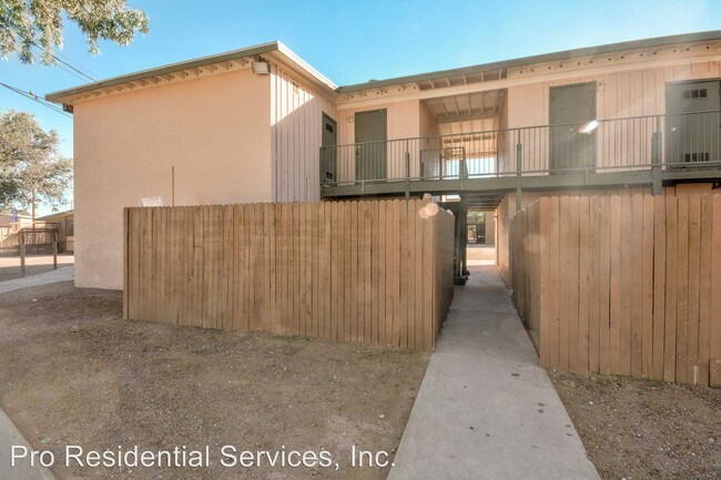 Building Photo - 334 W Valencia Rd