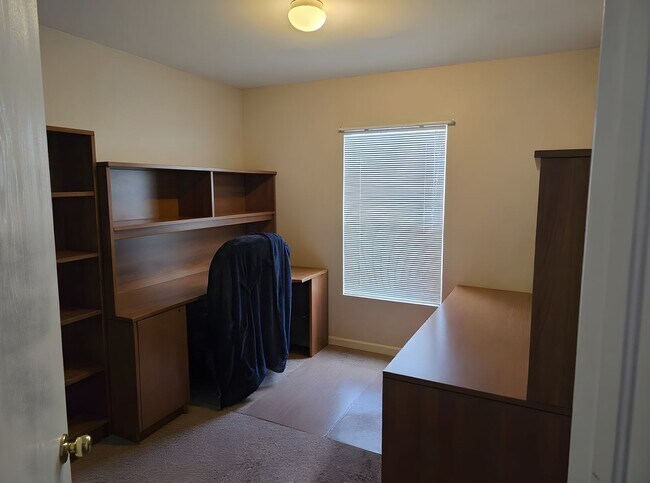 Building Photo - Cozy & Stylish Ranch Home in a Convenient Location!!