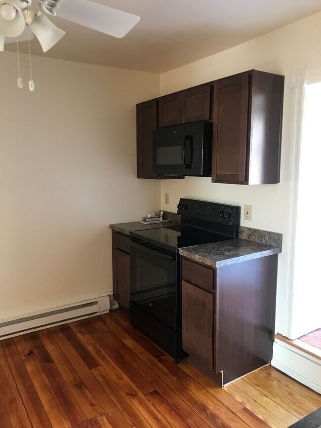 Building Photo - 139 N 10th St