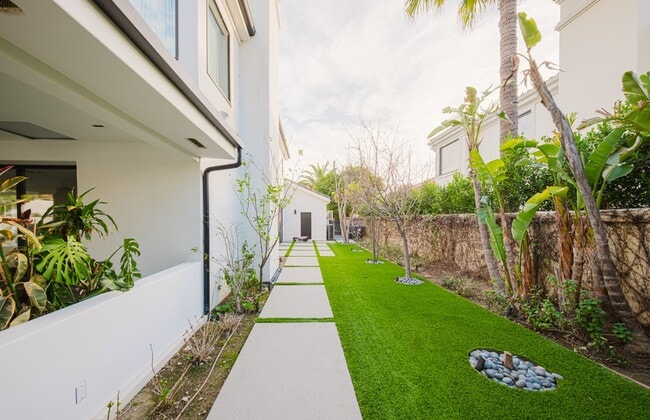 Building Photo - 25879 Chalmers Pl