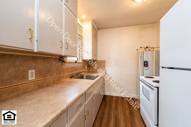 Building Photo - 122 N Grant St