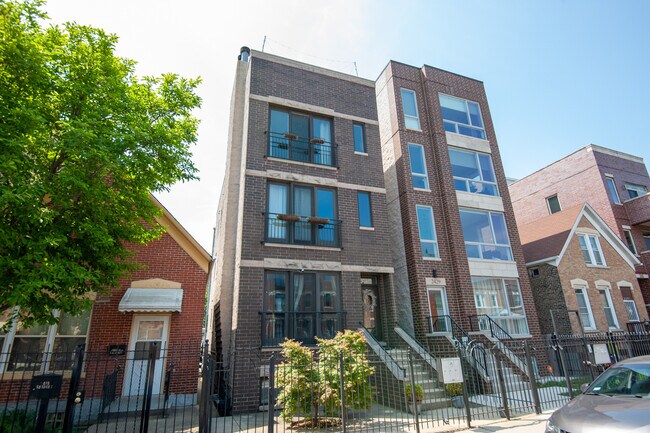 Primary Photo - 2427 W Augusta Blvd