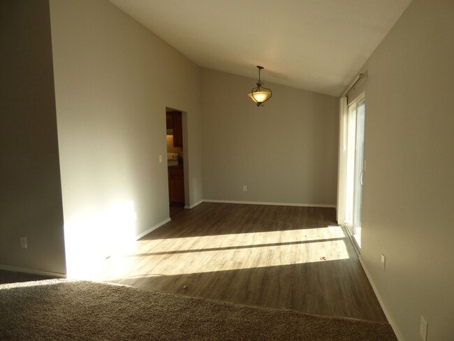 Building Photo - 3 bed 2 Bath - Single Level home