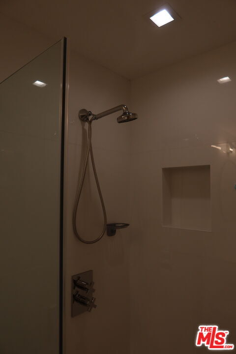 Building Photo - 729 Raymond Ave