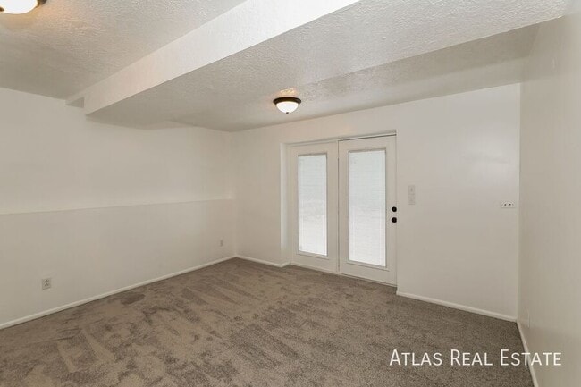 Building Photo - 785 E 650 S