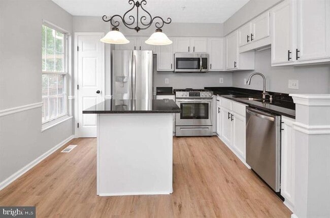 Building Photo - 8534 Pine Meadows Dr