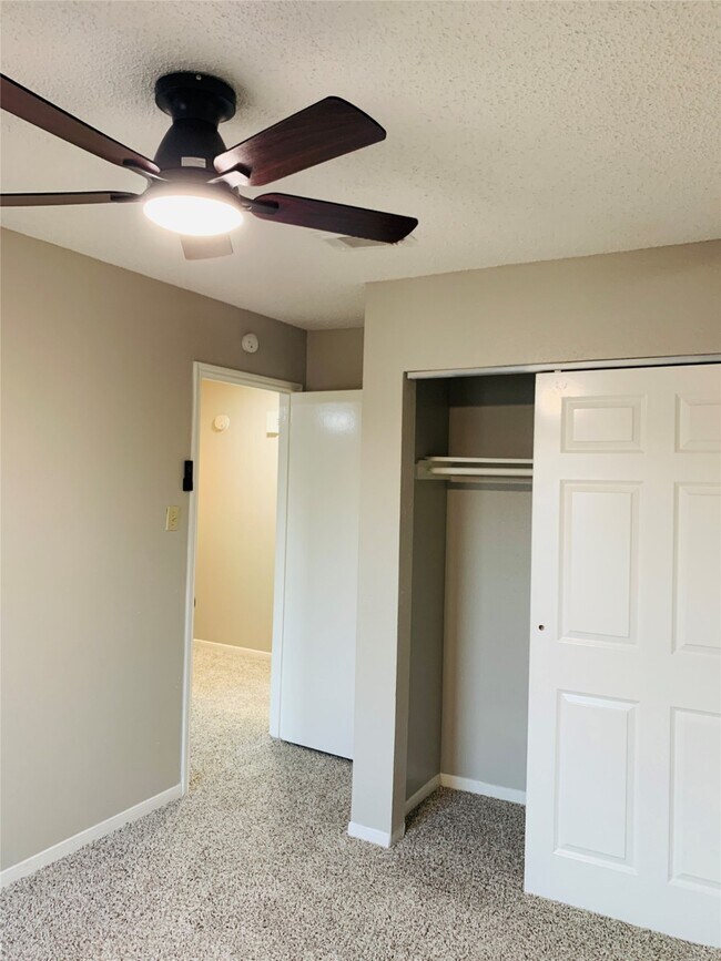 Building Photo - 12500 Brookglade Cir