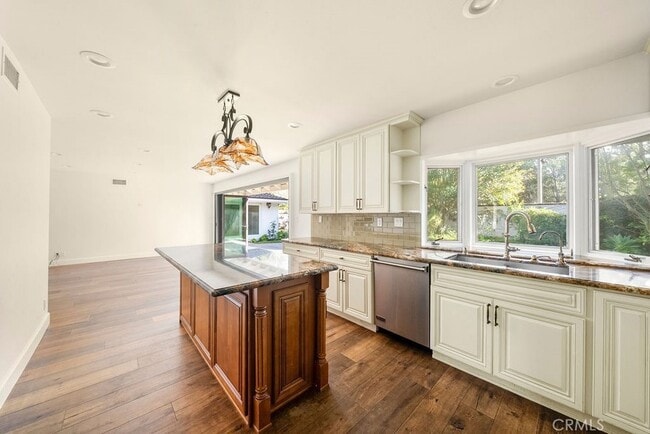 Building Photo - 2646 Basswood St