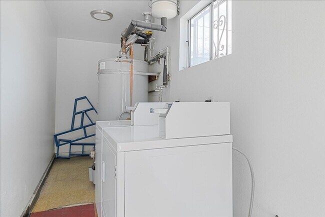 Building Photo - 2919 Baldwin St