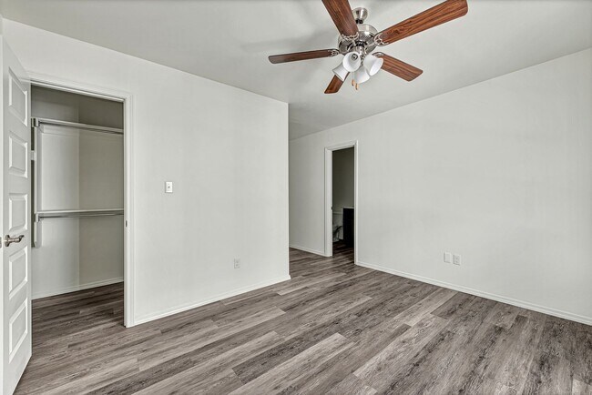 Building Photo - 1082 S Benchmark Ln