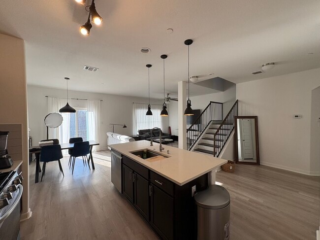 Building Photo - 1620 Bryant Dr