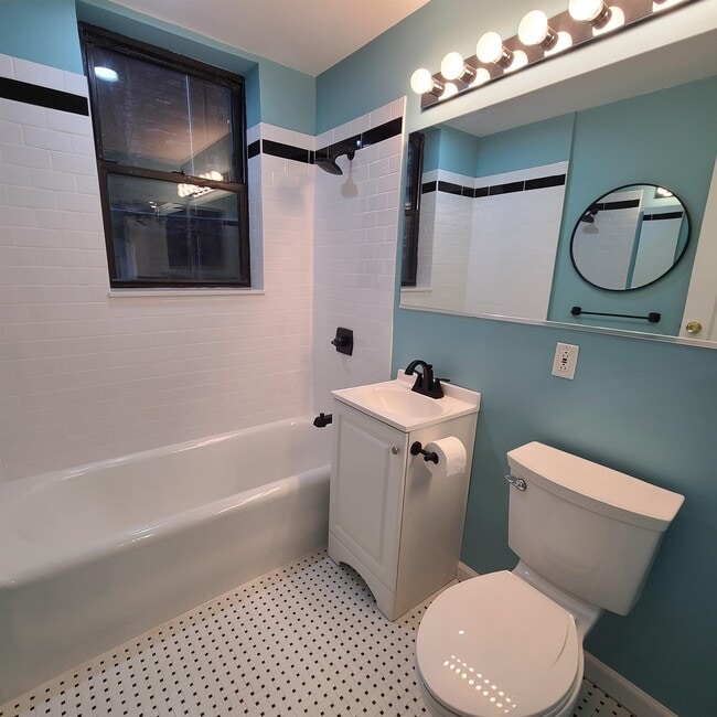 Building Photo - 321 79th St