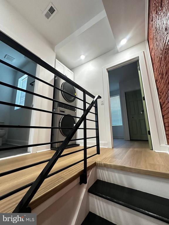 Building Photo - 1229 W Somerset St