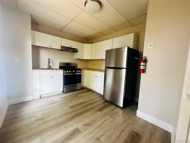 Building Photo - 2 Garden St