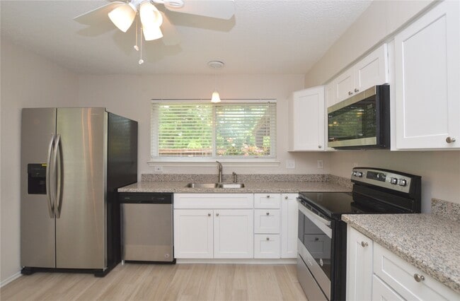 Building Photo - 703 Flower Field Ct