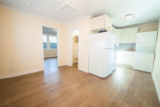 Building Photo - 114 N Julia St