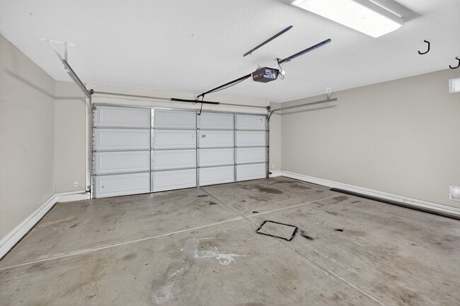 Building Photo - Updated House in Chandler Community