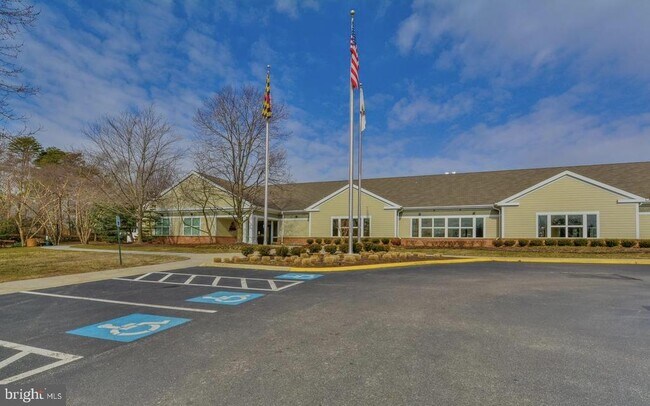 Building Photo - 2440 Blue Spring Ct