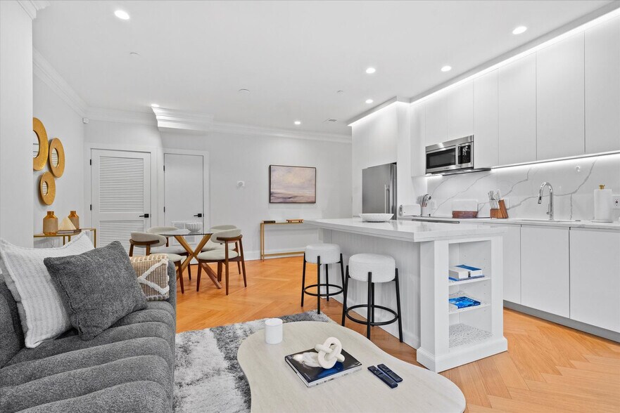 Building Photo - 2634 39th St NW