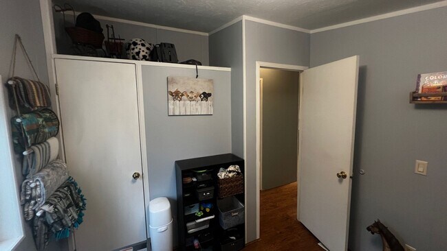 Building Photo - 39210 N Ponderosa Ln