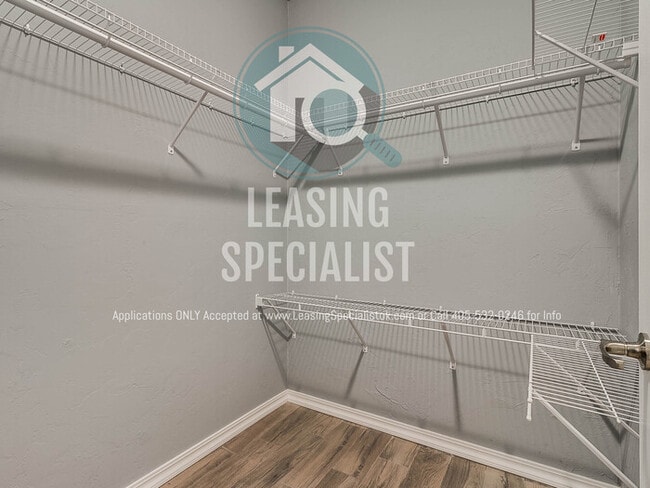 Building Photo - Central Norman 4 Bed 3 Bath House PRE-LEAS...