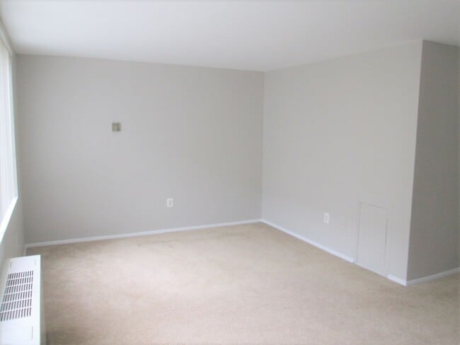 Building Photo - Bright and Spacious Condo in Fantastic Fog...
