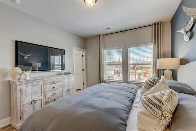 Building Photo - 4621 Colosseum Wy