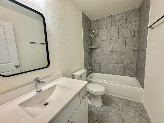 Building Photo - Stunning 3 bedroom, 2 bathroom home located in Bixby, Oklahoma!