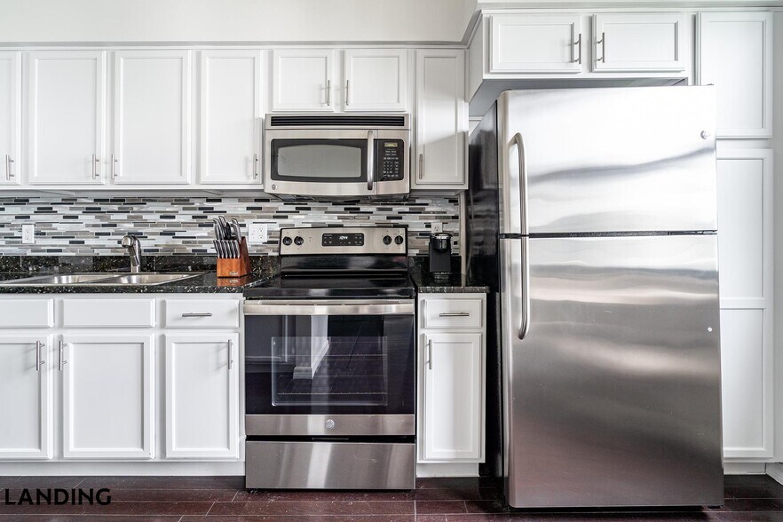 Building Photo - 440 NE 4th Ave