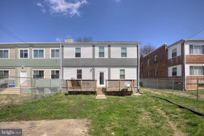 Building Photo - 257 Newcomb St SE