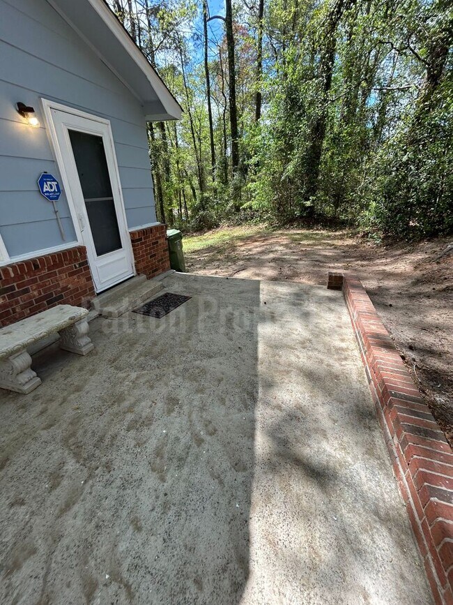 Building Photo - Barony Home