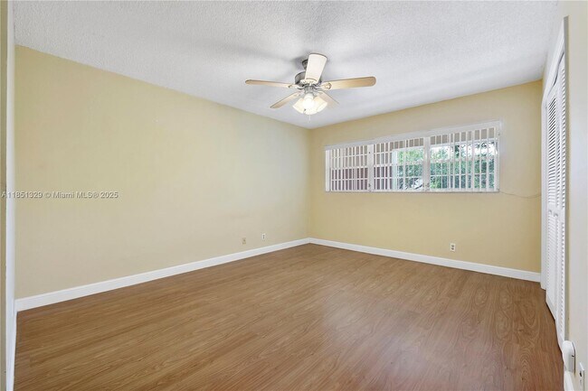 Building Photo - 3351 S Palm Aire Dr