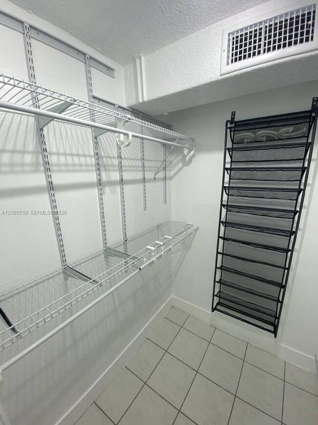 Building Photo - 401 Ocean Dr