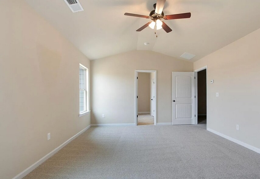 Building Photo - 133 Babbling Brook Dr