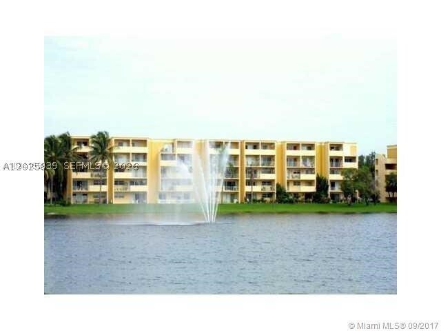 Building Photo - 9351 Fontainebleau Blvd