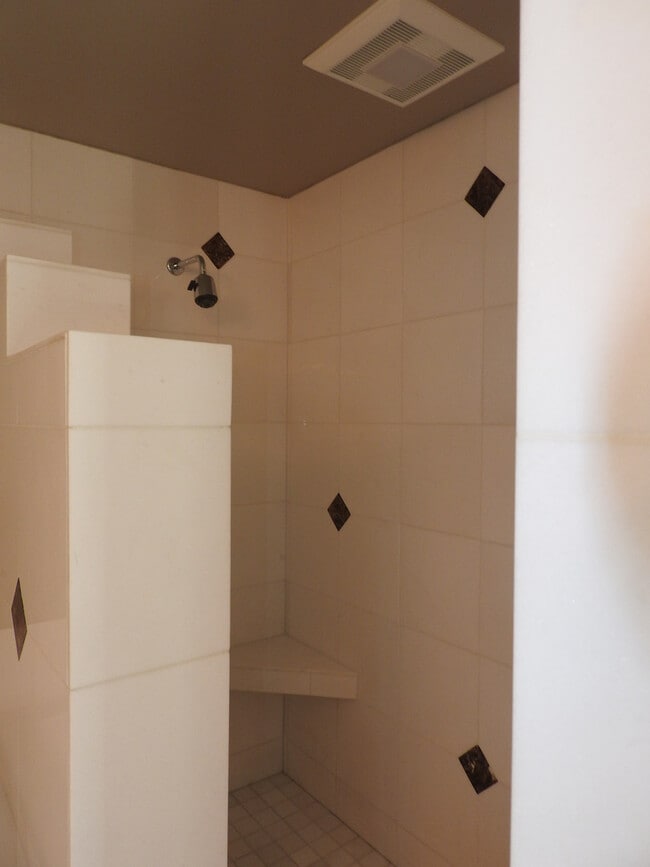 Building Photo - Beautiful home in Historic Folsom!