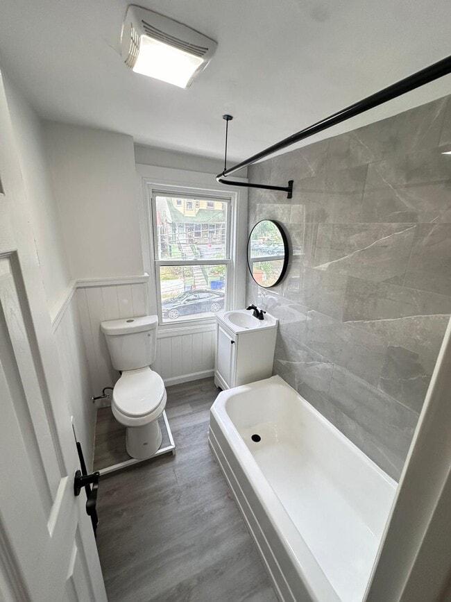 Building Photo - 109 S 7th Ave