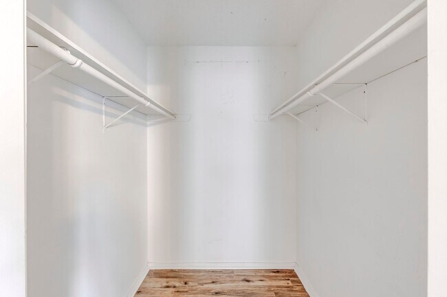 Building Photo - 2015 Newton Dr