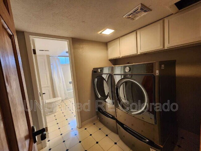 Building Photo - 5989 Eldridge Ct