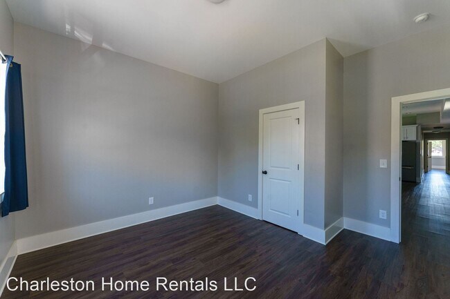 Building Photo - 28 Aiken St