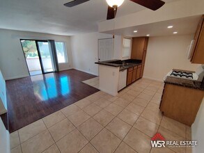 Building Photo - 1 Bedroom / 1 Bathroom Condo W/ garage