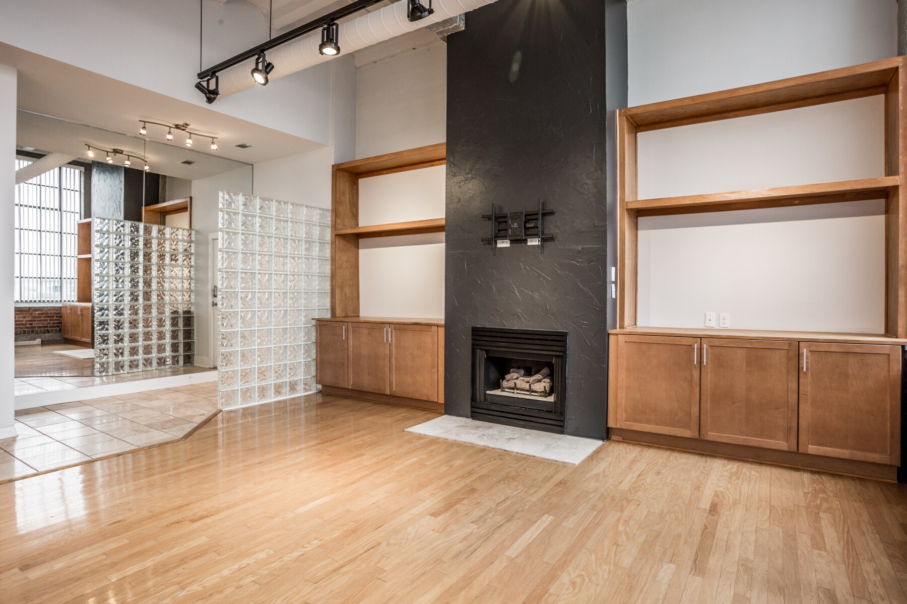 Building Photo - 611 N Park Ave