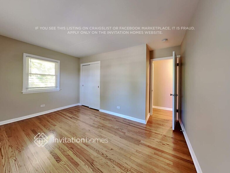 Building Photo - 2833 Briarwood Dr E