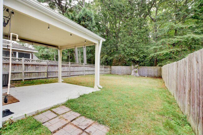 Building Photo - 320 Garcia Dr